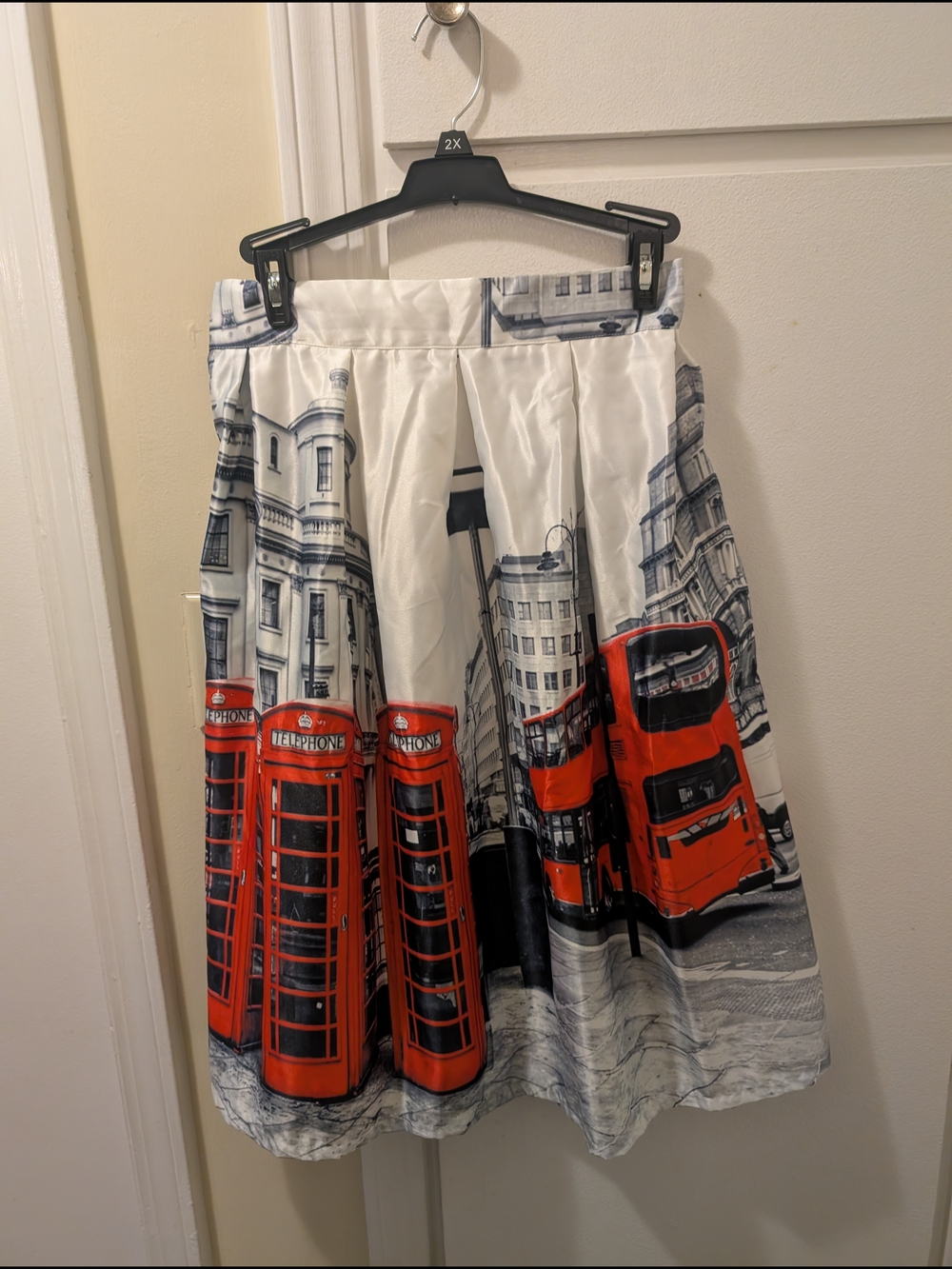 Cityscape Print Midi Skirt with Red Phone Booths